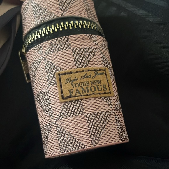 Lip Ointment Key Holder - Picture 2 of 6